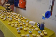 Blue and gold cupcakes